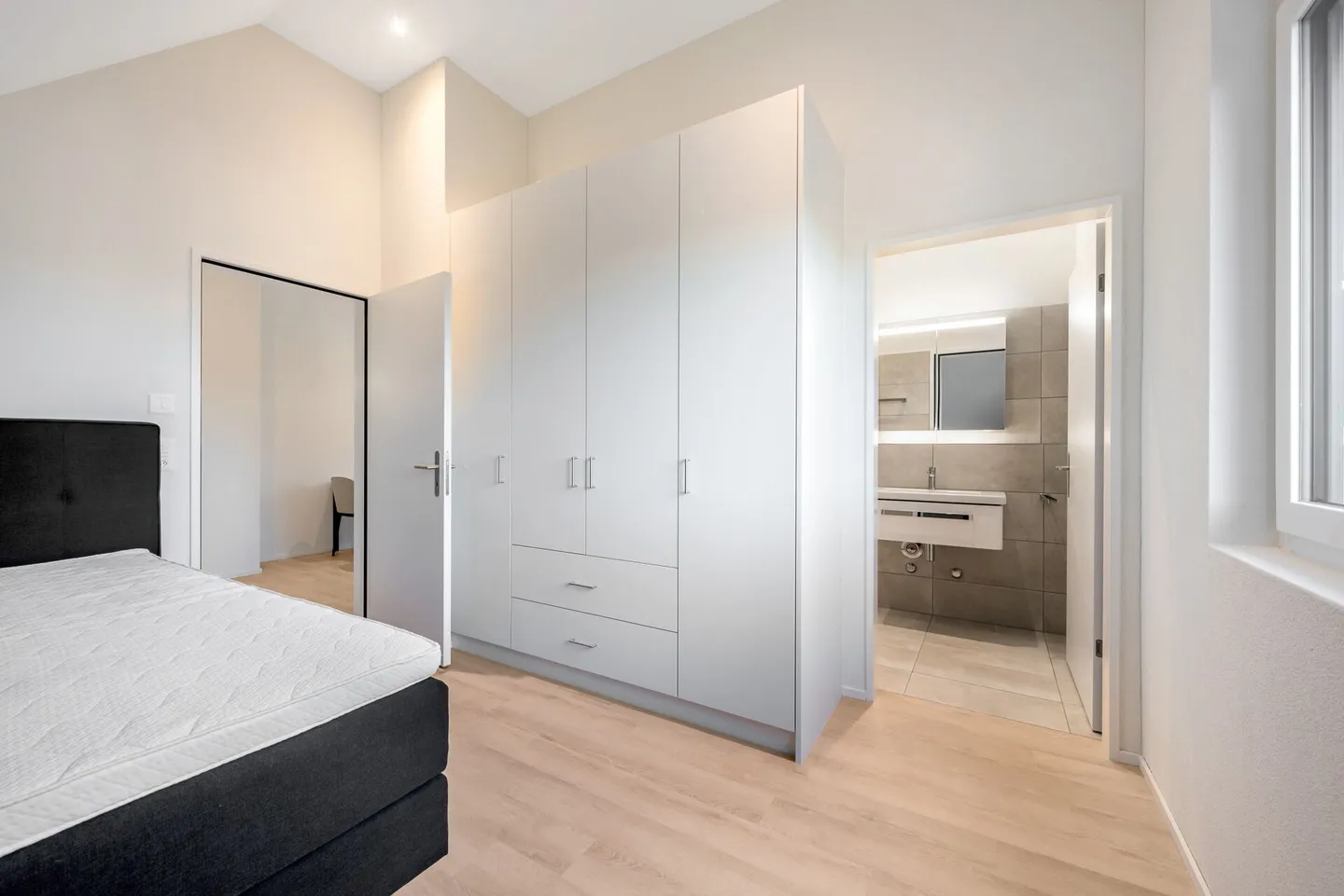 Appartement Attique meublé 2.5 au cœur d'Oerlikon - Photo 5 sur 9