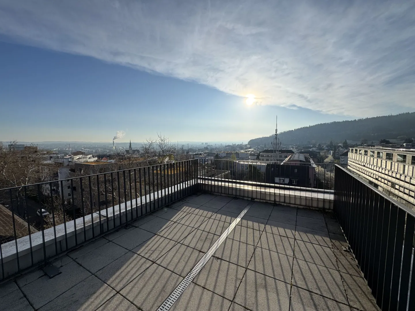 Appartement Attique meublé 2.5 au cœur d'Oerlikon - Photo 7 sur 9