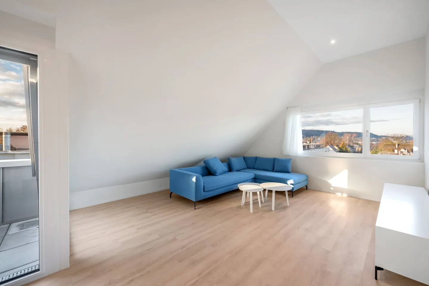 Appartement Attique meublé 2.5 au cœur d'Oerlikon - Photo 4 sur 9