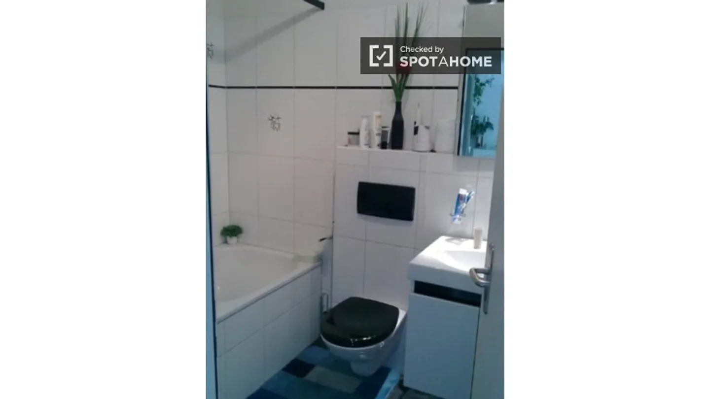 Discover, visit, and rent your new home online with complete confidence. - Photo 4 of 8