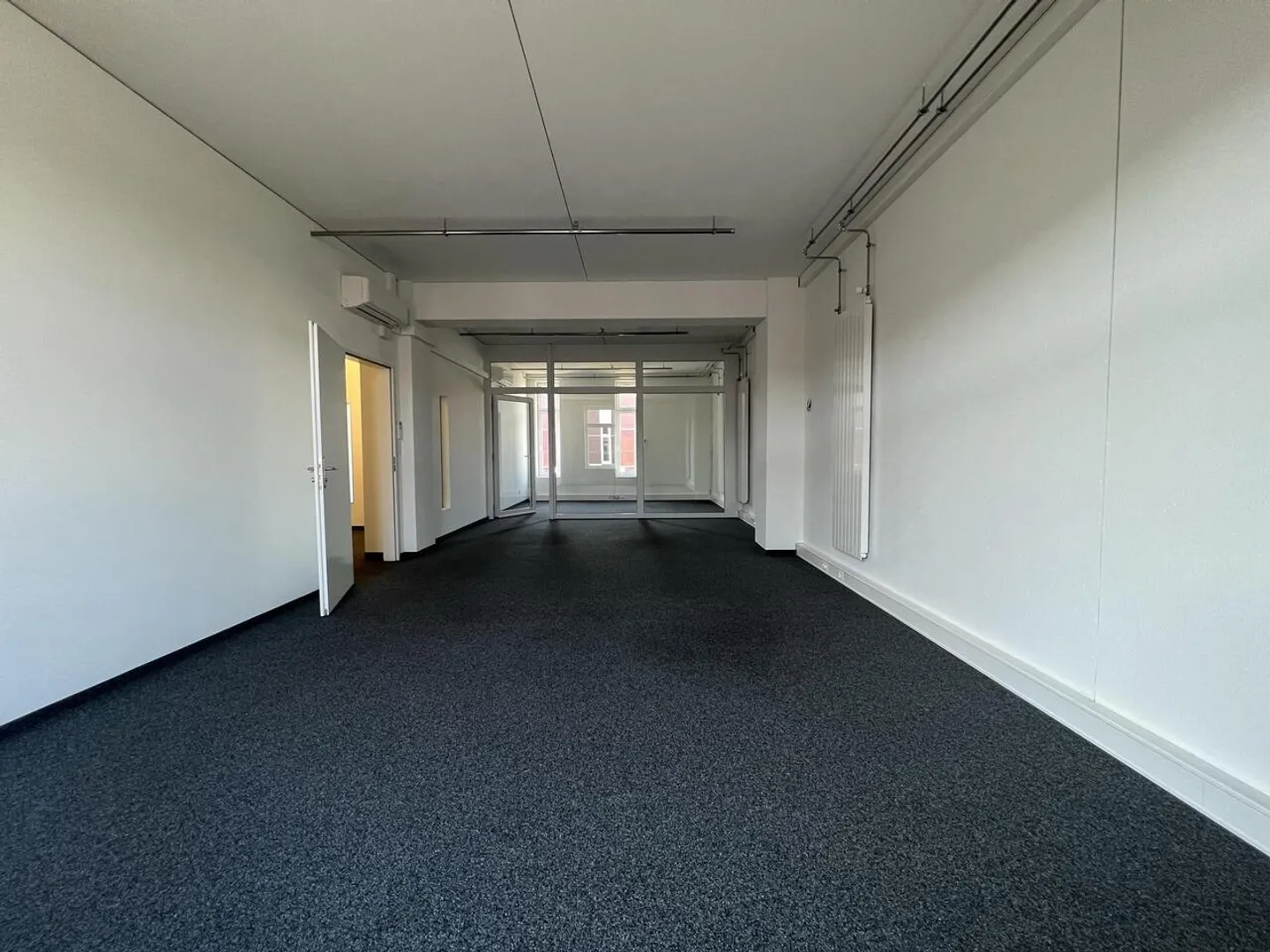 À louer – Spacieux local commercial moderne de 270 m² - Foto 2 von 12