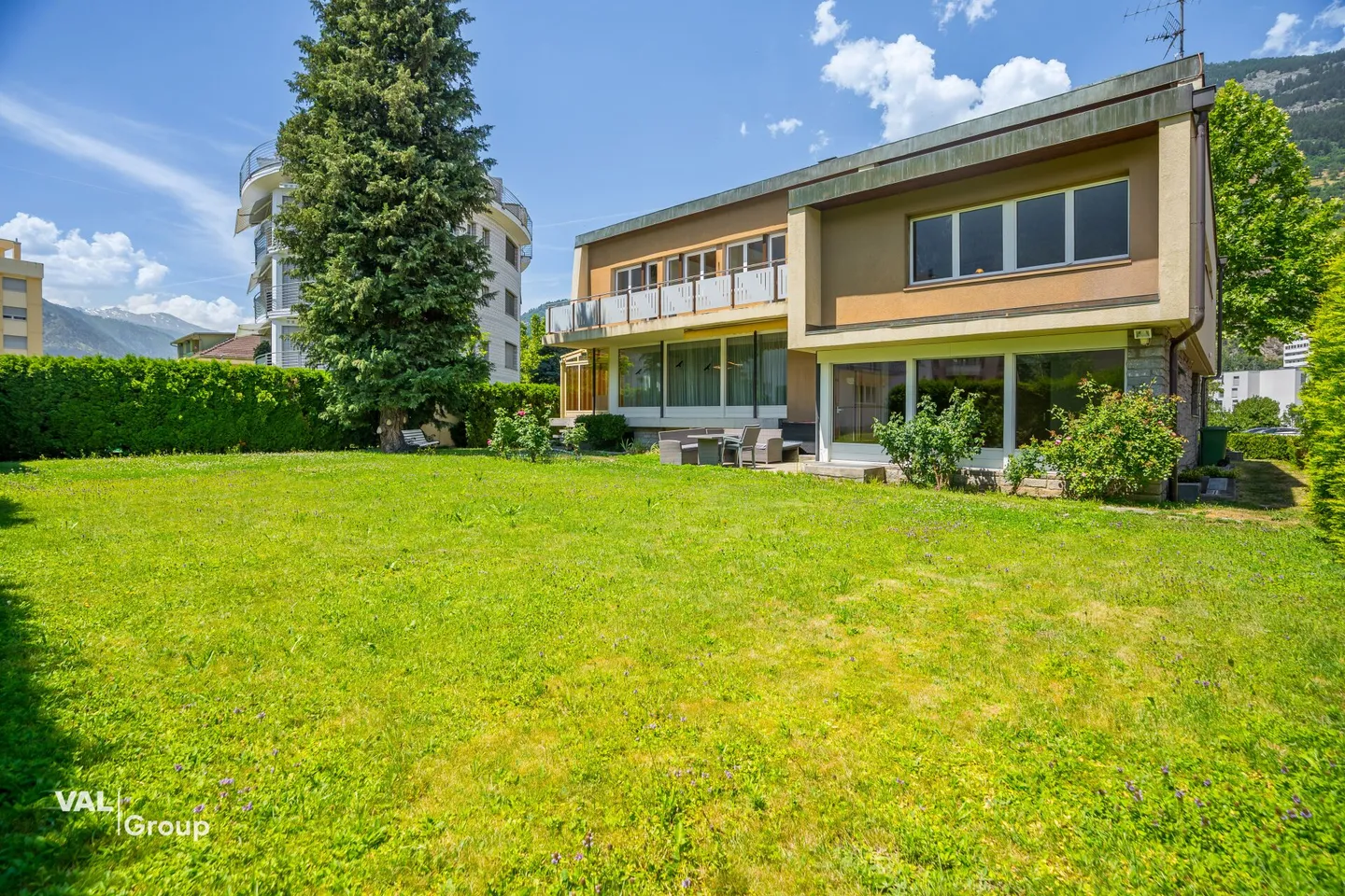 Occasion rare : beaucoup d'espace, grand jardin, emplacement central avec option commerciale - Photo 5 sur 34