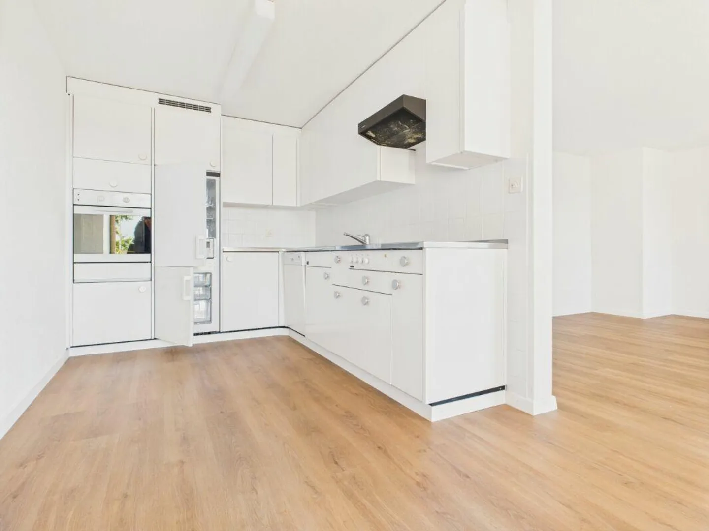 Grosszügige und gepflegte 4.5 Zimmer Wohnung an zentraler Lage! - Foto 1 von 10
