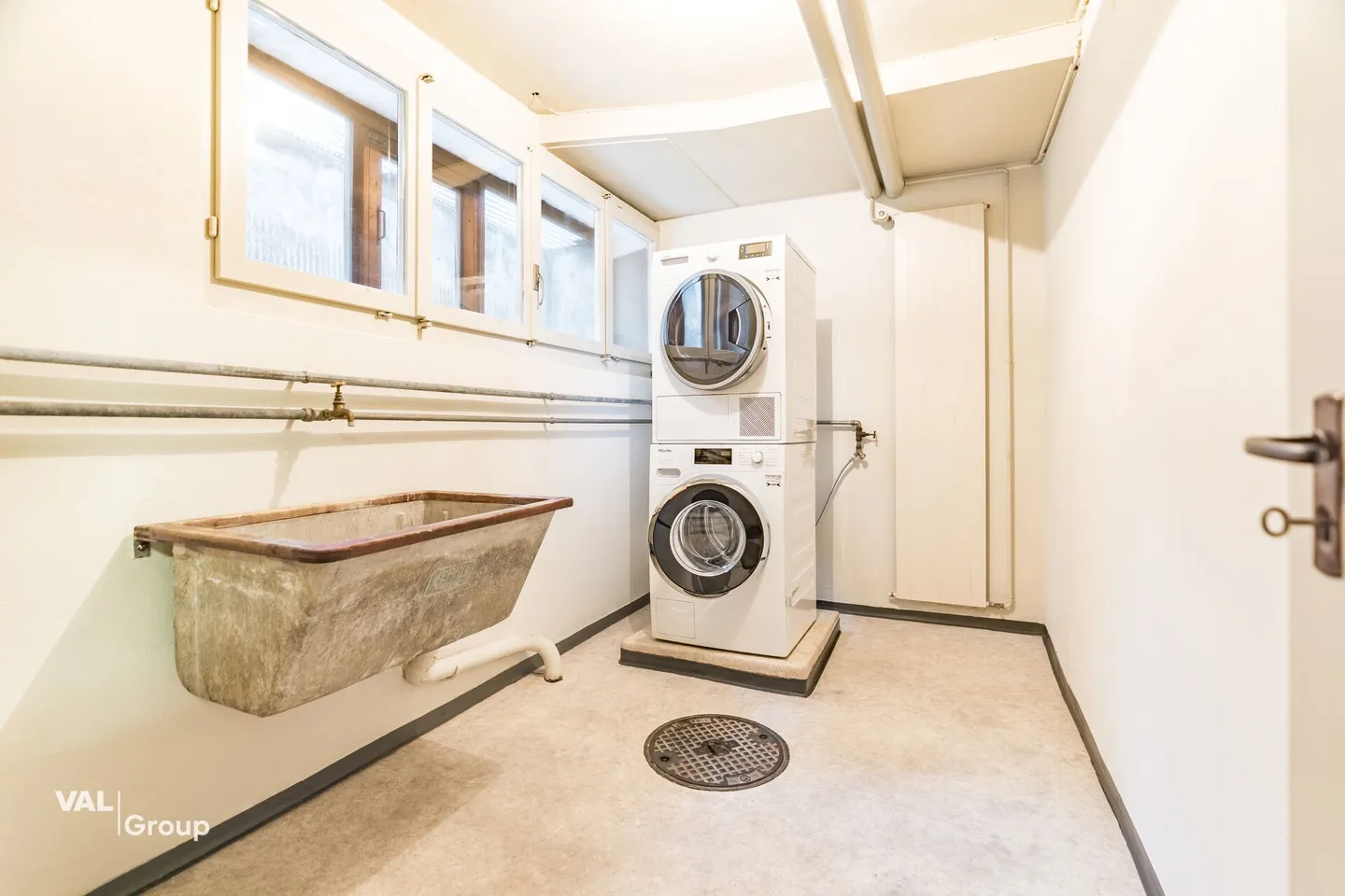 Occasion rare : beaucoup d'espace, grand jardin, emplacement central avec option commerciale - Photo 30 sur 34