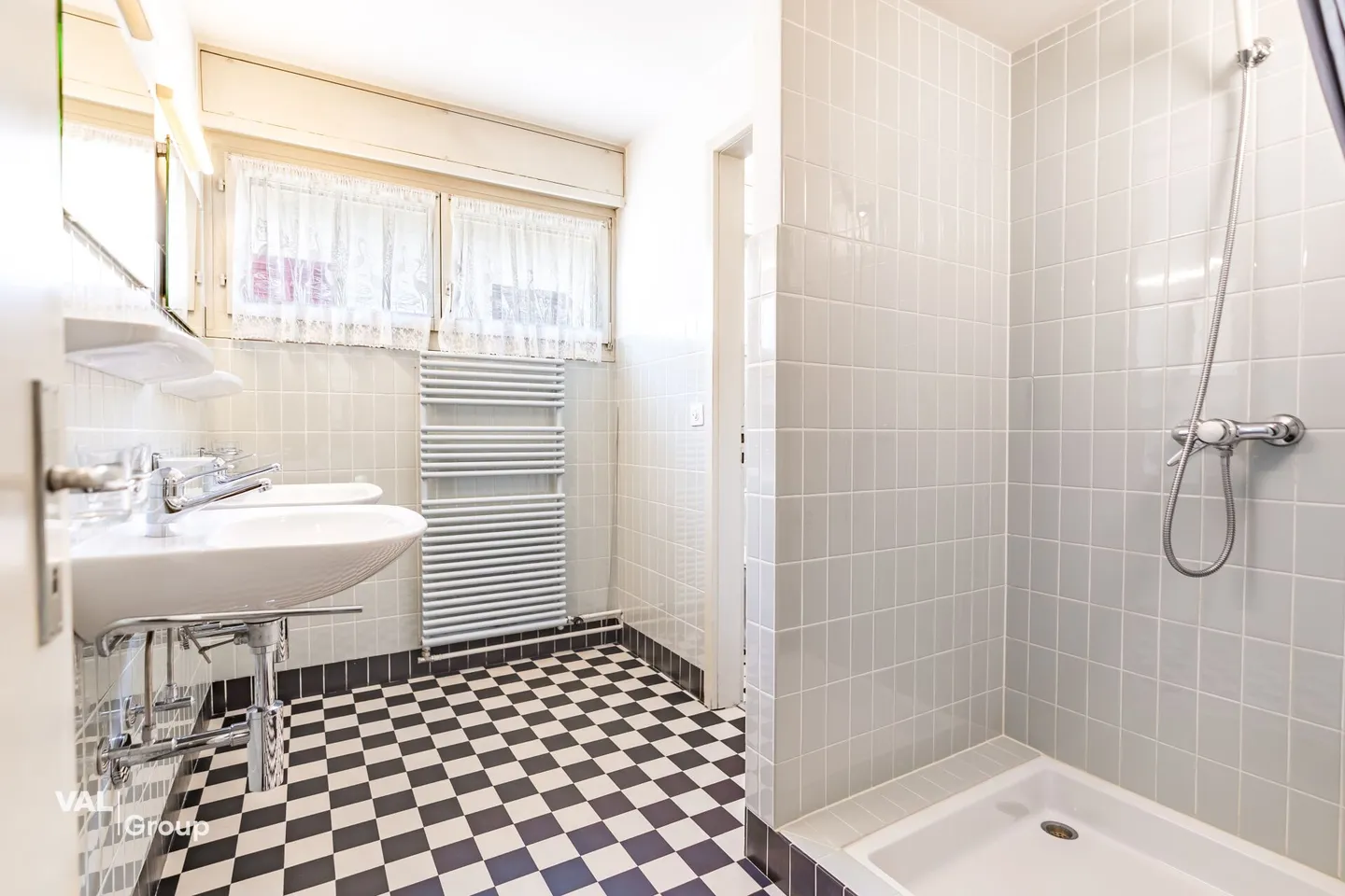Occasion rare : beaucoup d'espace, grand jardin, emplacement central avec option commerciale - Photo 18 sur 34