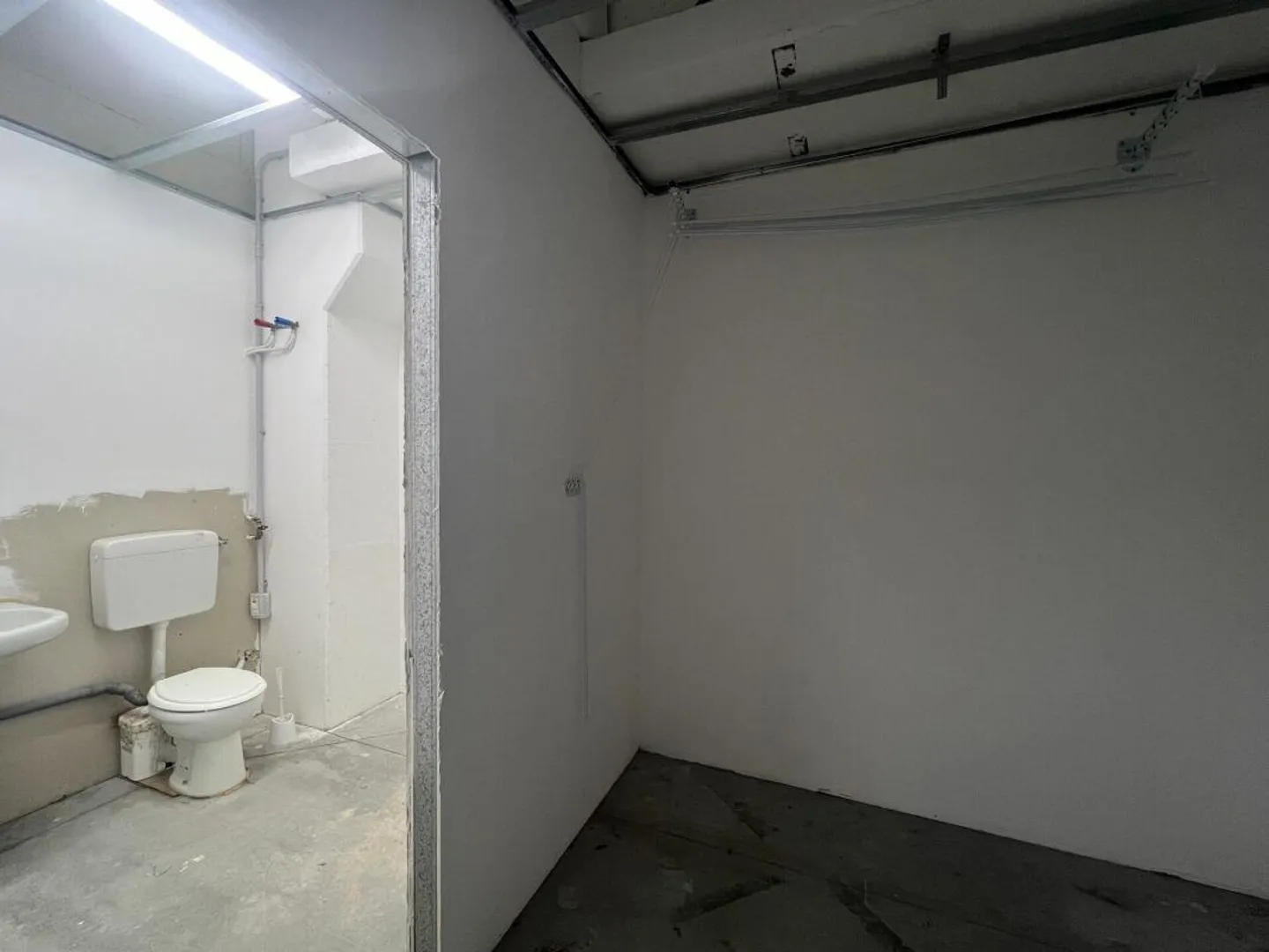 Spazi commerciali/ Magazzini modulari da 30 m2 a 200 m2 - Foto 5 di 6