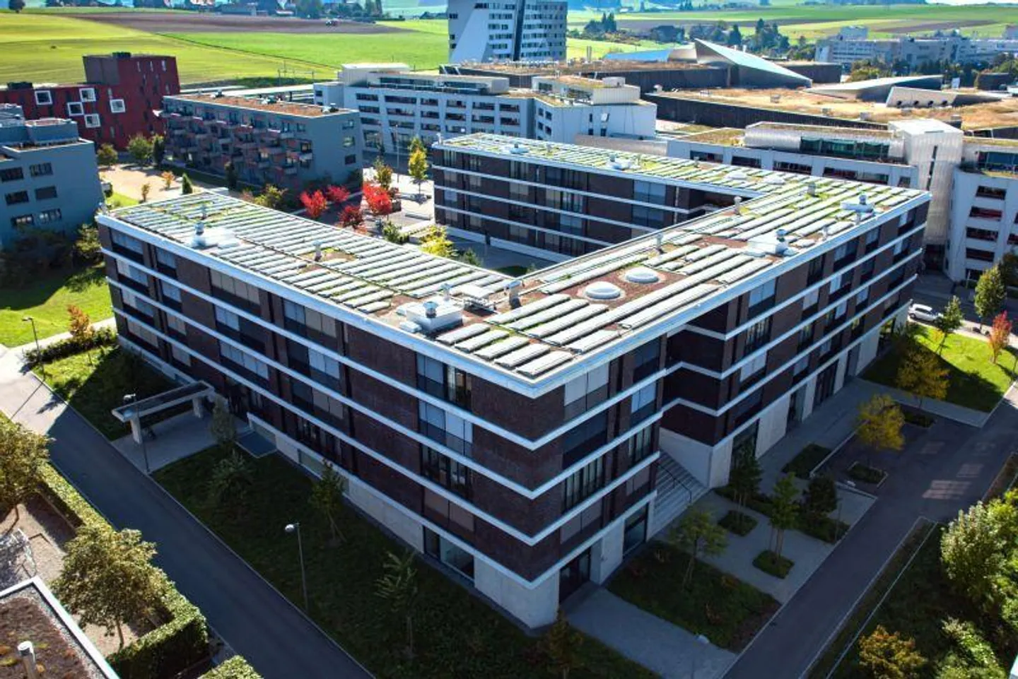 Appartement de 4,5 pièces avec balcon et place de parking - Photo 1 sur 12