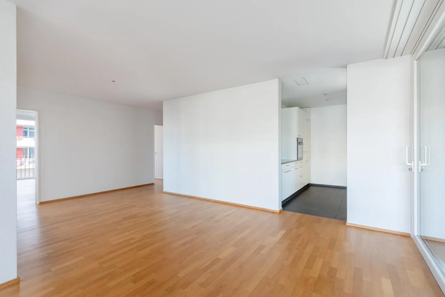 Appartement de 4,5 pièces avec balcon et place de parking - Photo 6 sur 12