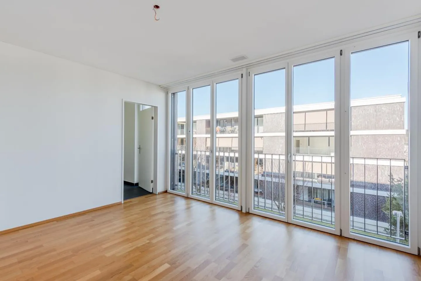 Appartement de 4,5 pièces avec balcon et place de parking - Photo 7 sur 12