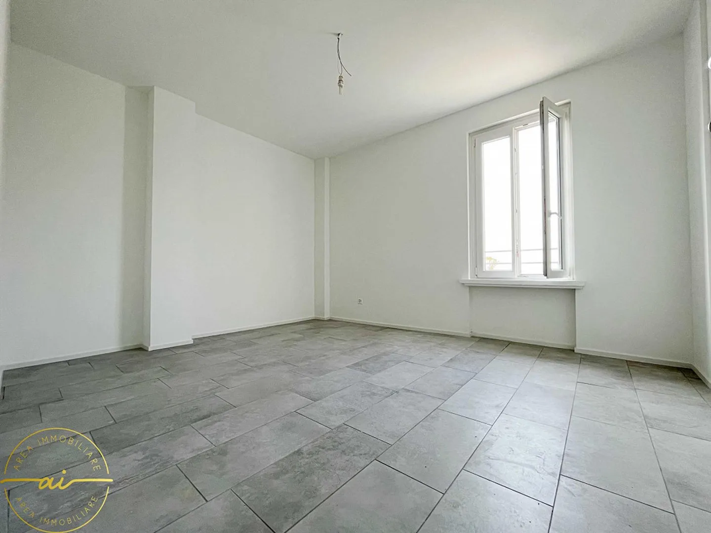 MODERN APARTMENT 3.5 ROOMS IN MORBIO INFERIORE - Photo 3 of 6