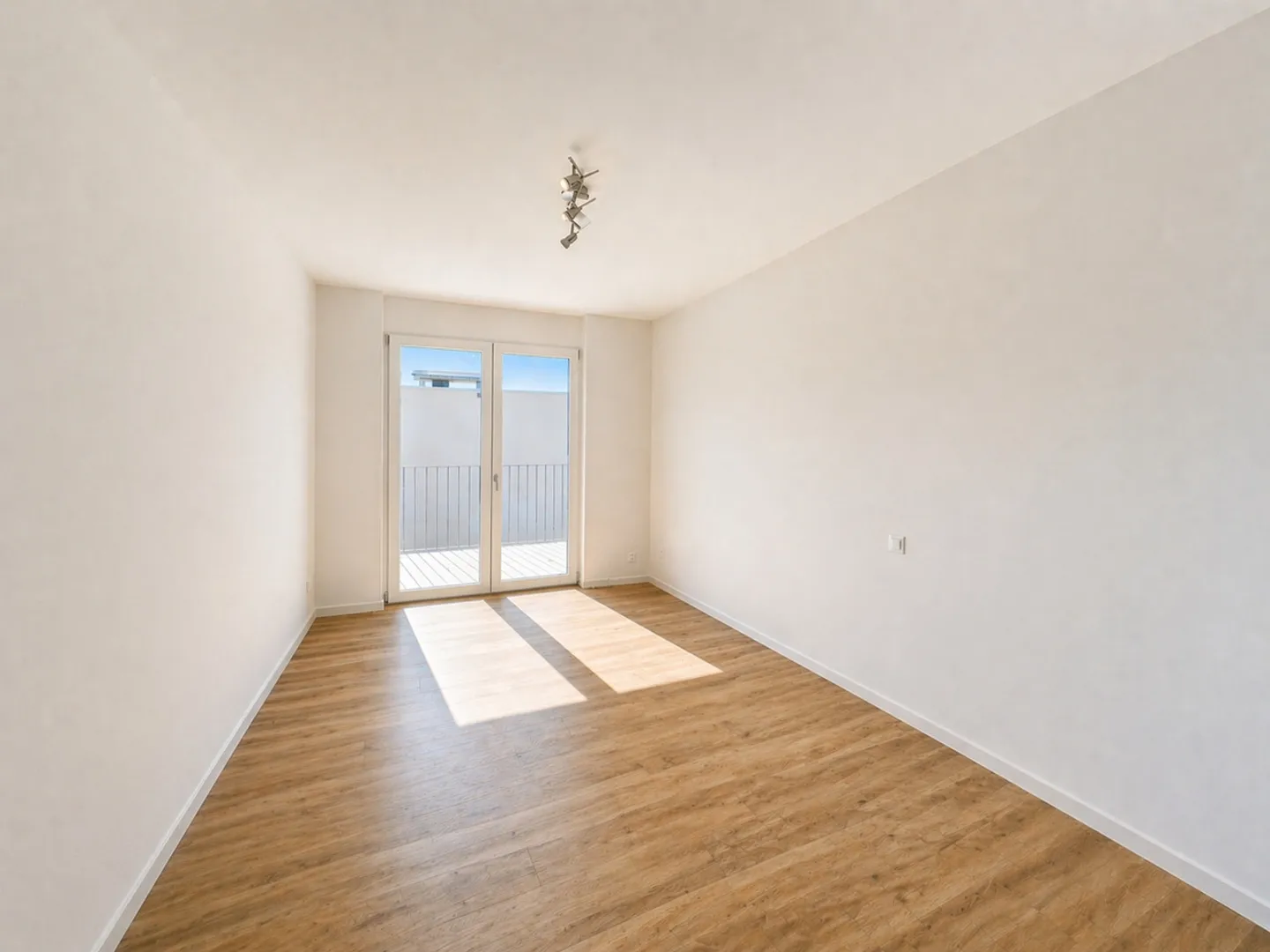 Modern 2.5 Room Apartment - Photo 3 of 5