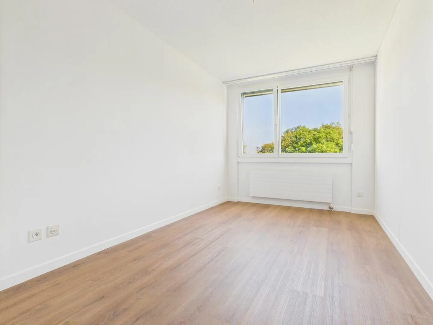 Grosszügige und gepflegte 4.5 Zimmer Wohnung an zentraler Lage! - Foto 3 von 10