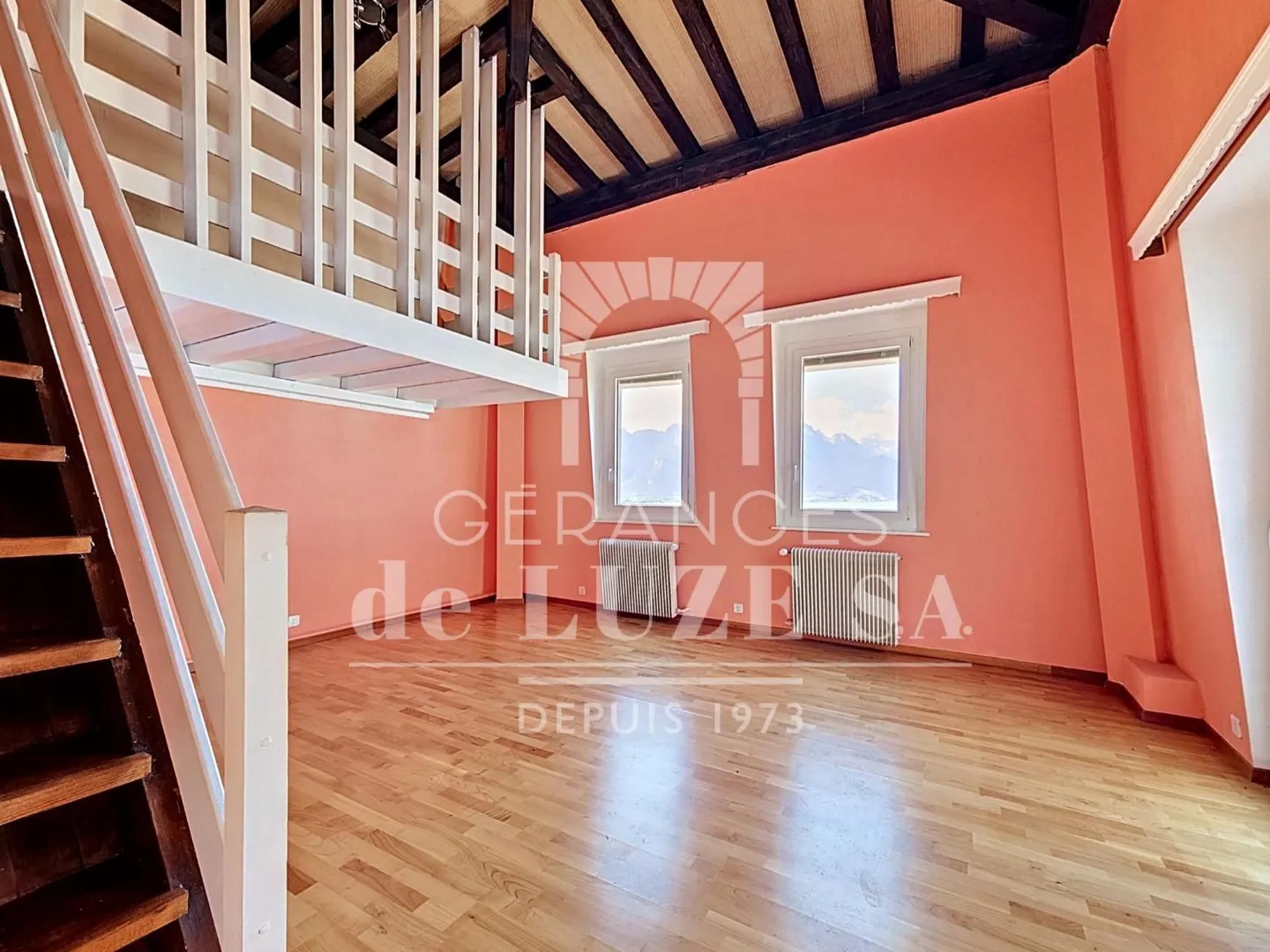 Overview of the Lake: 1.5 Rooms with Gallery and Balcony - Photo 7 of 13