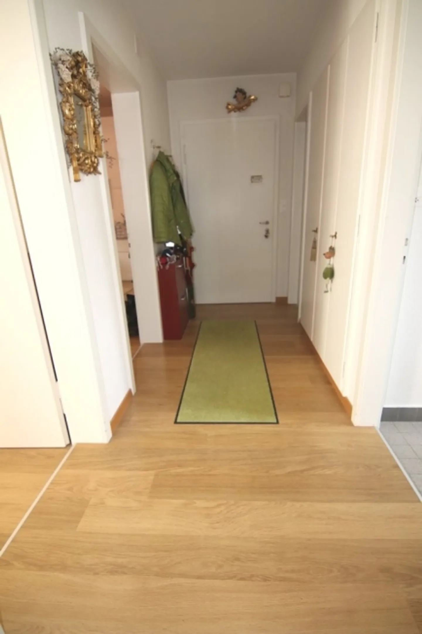 Light-Filled 3-Room Apartment in Zurich Wollishofen - Photo 4 of 6