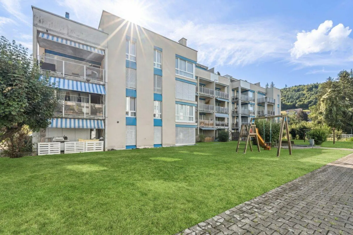 Comfortable 3-room apartment with balcony and good connections - Photo 1 of 11
