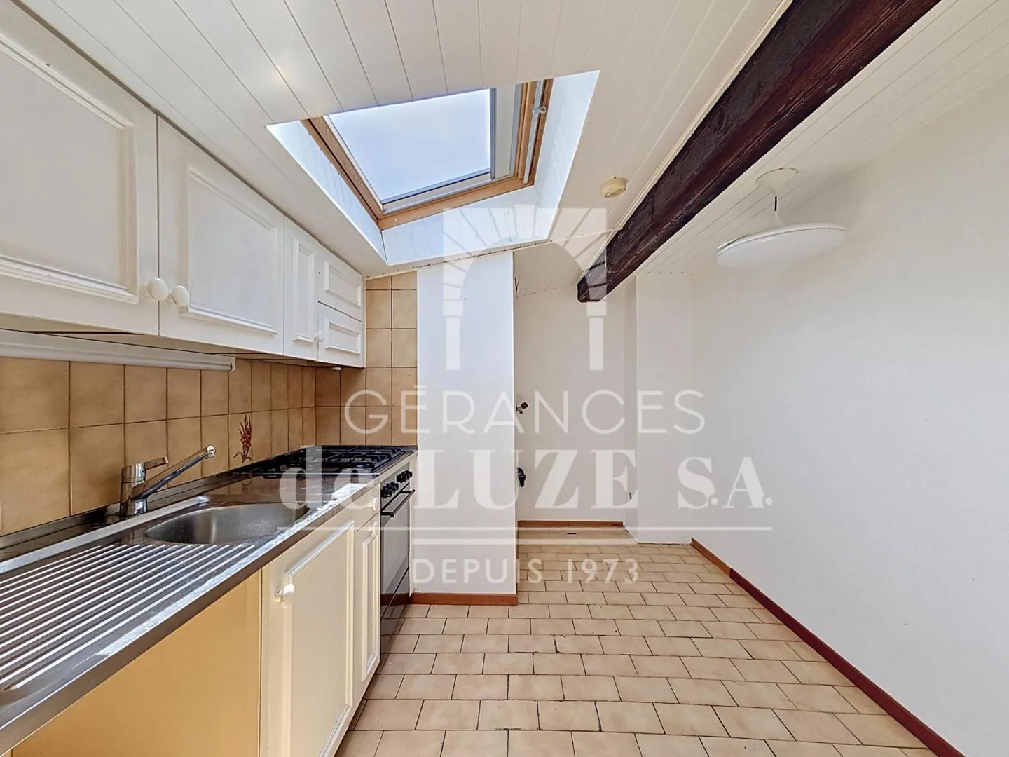 Overview of the Lake: 1.5 Rooms with Gallery and Balcony - Photo 10 of 13