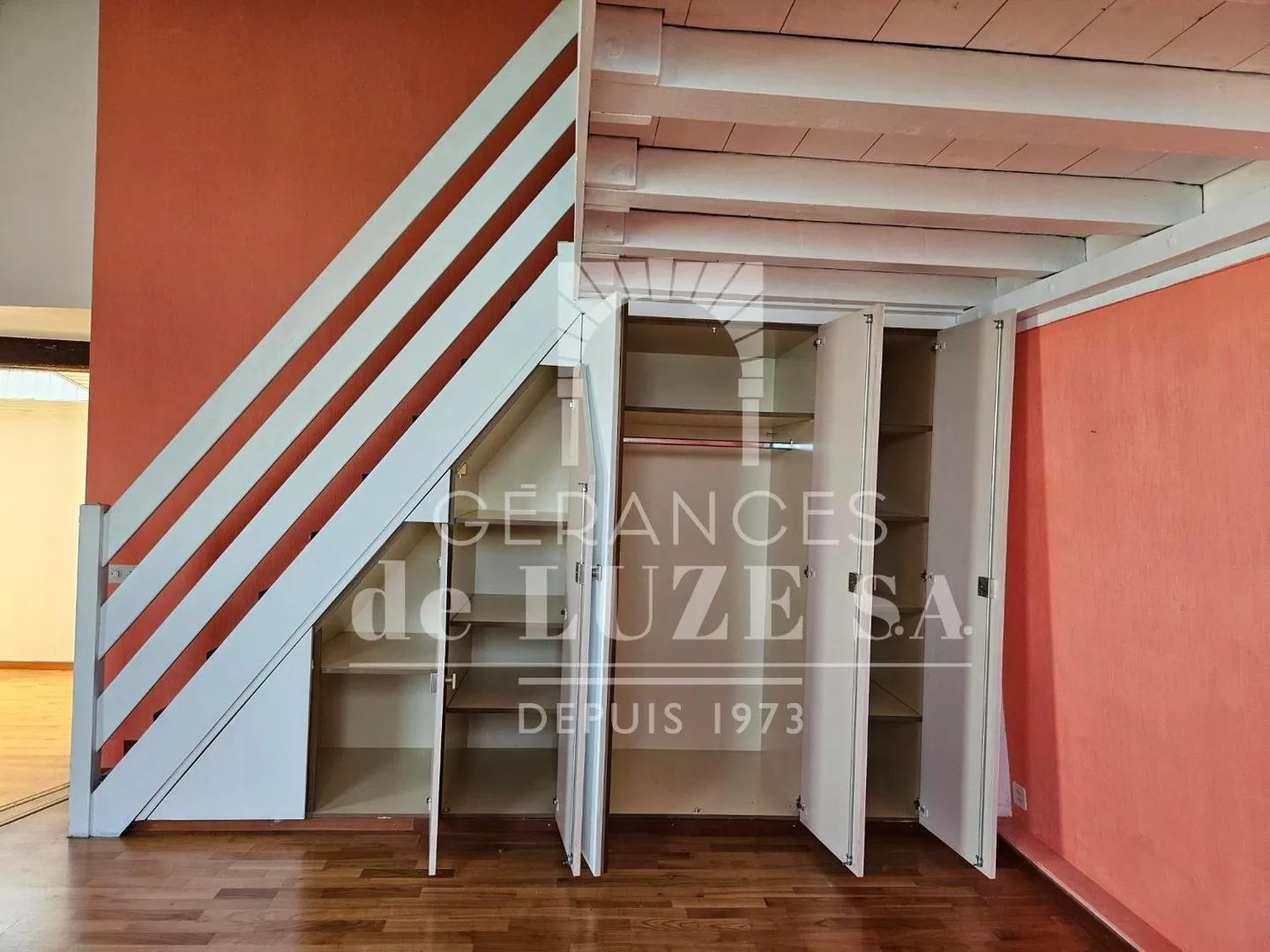 Overview of the Lake: 1.5 Rooms with Gallery and Balcony - Photo 12 of 13