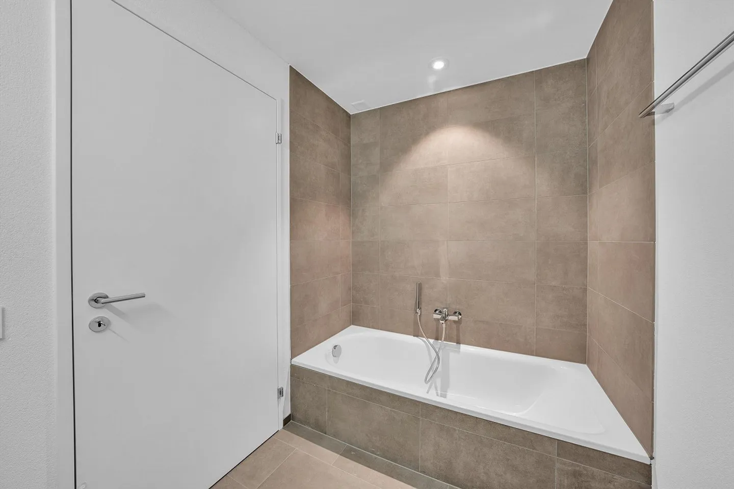 Nuovo edificio con comfort - Foto 17 di 28