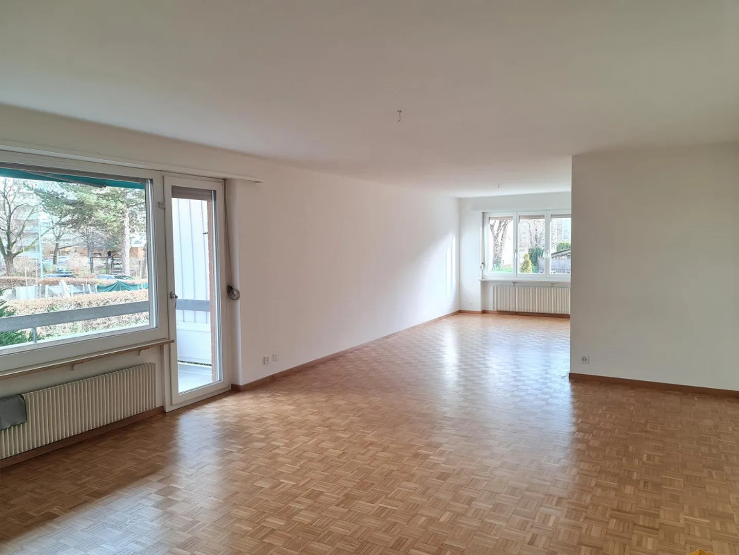 Spacious 3.5-room apartment with simple finish - Photo 3 of 6