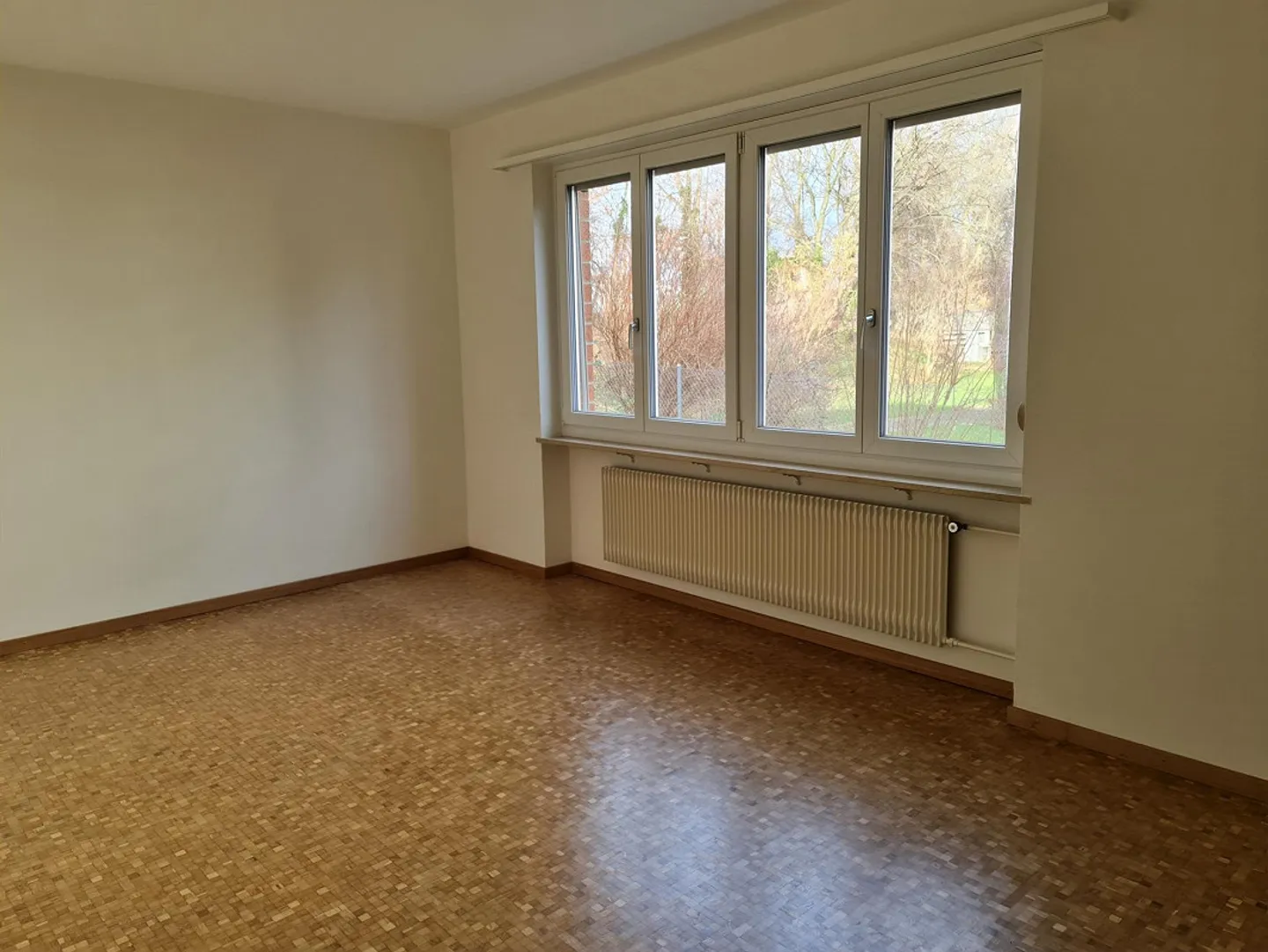 Spacious 3.5-room apartment with simple finish - Photo 4 of 6