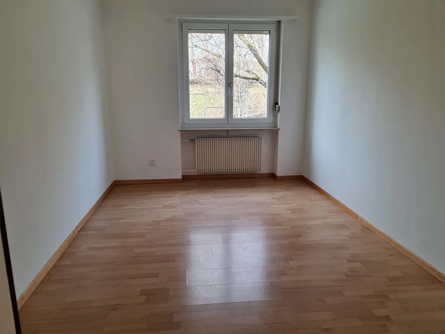 Spacious 3.5-room apartment with simple finish - Photo 6 of 6