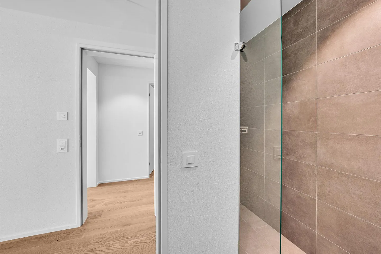 Nuovo edificio con comfort - Foto 23 di 28