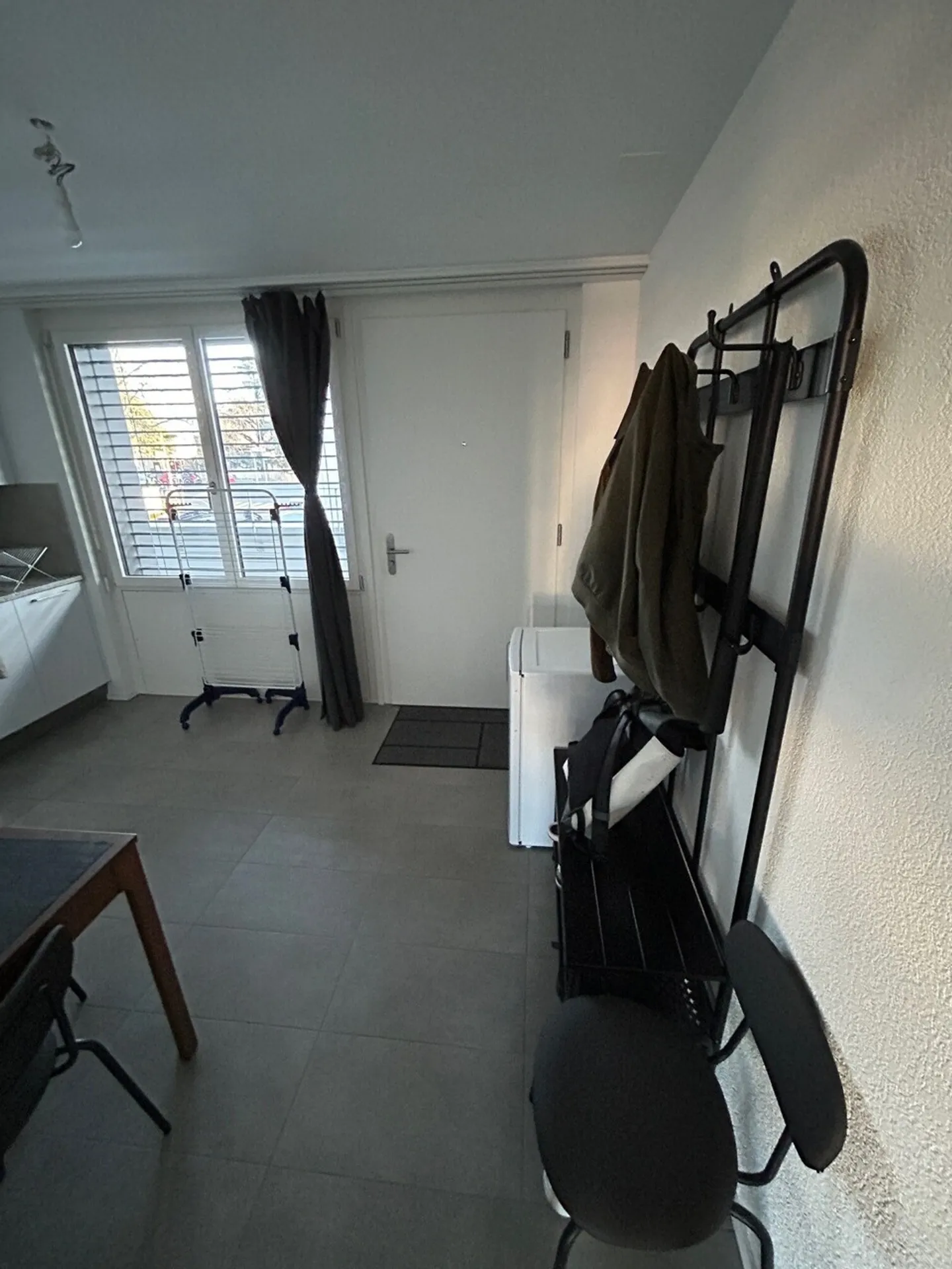 For Rent Studio - Photo 8 of 11