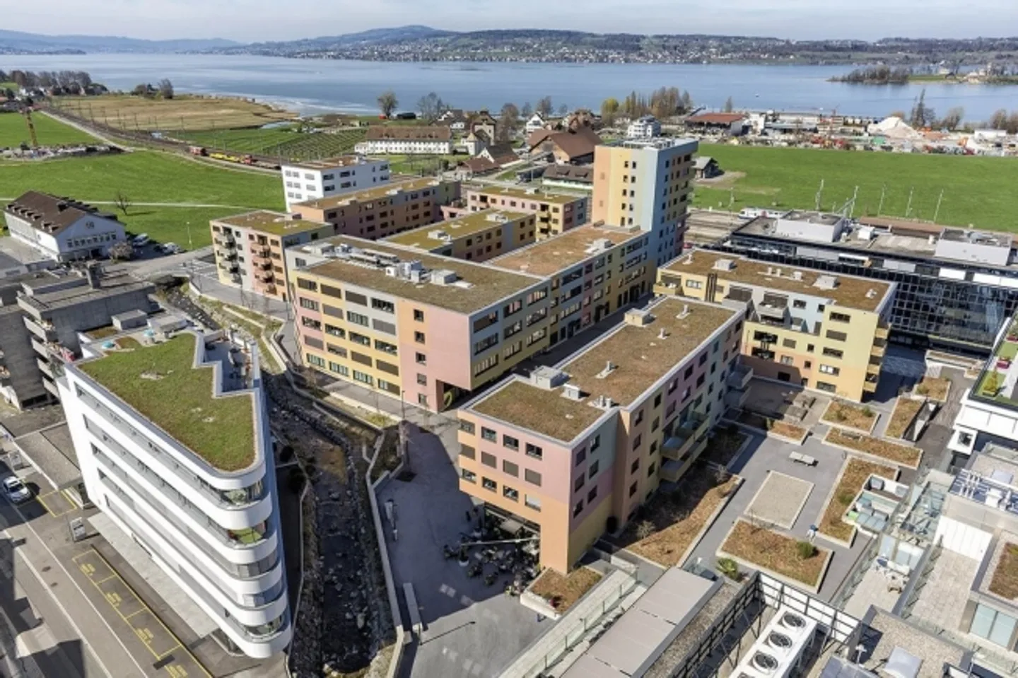 «Parkmöglichkeiten für Ihr Motorrad» - Foto 2 von 2