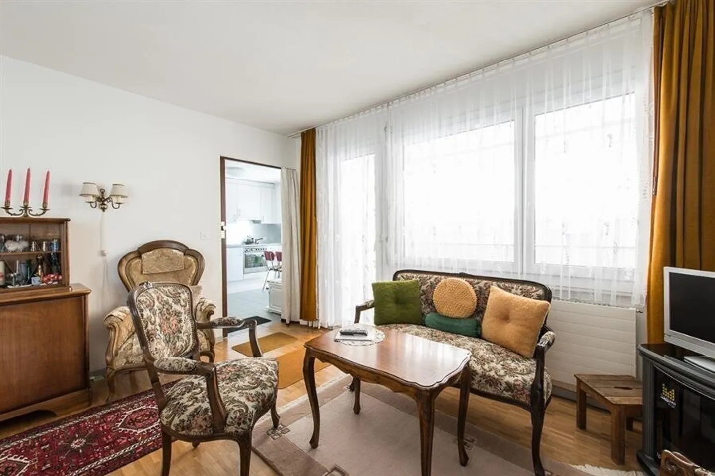 Living in a central location - Photo 2 of 5