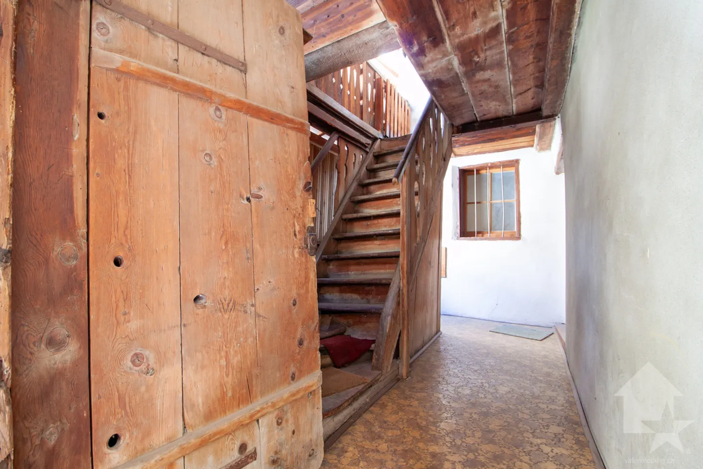 Ampia casa di villaggio di 350 m2 da ristrutturare nel centro di Varen - Foto 5 di 22