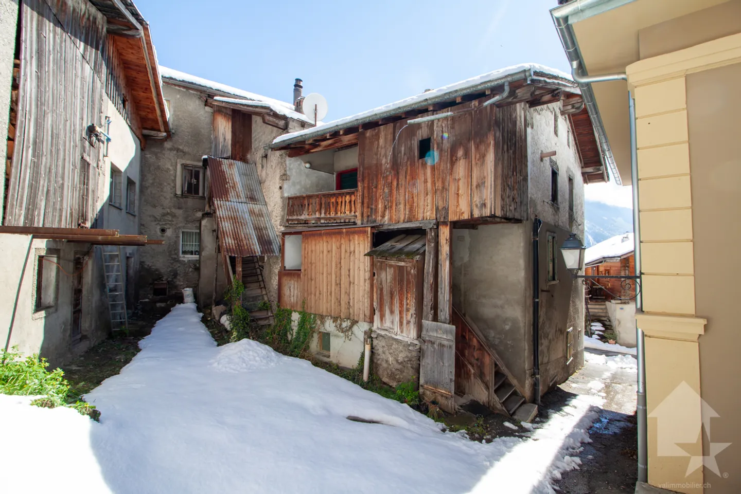 Ampia casa di villaggio di 350 m2 da ristrutturare nel centro di Varen - Foto 4 di 22