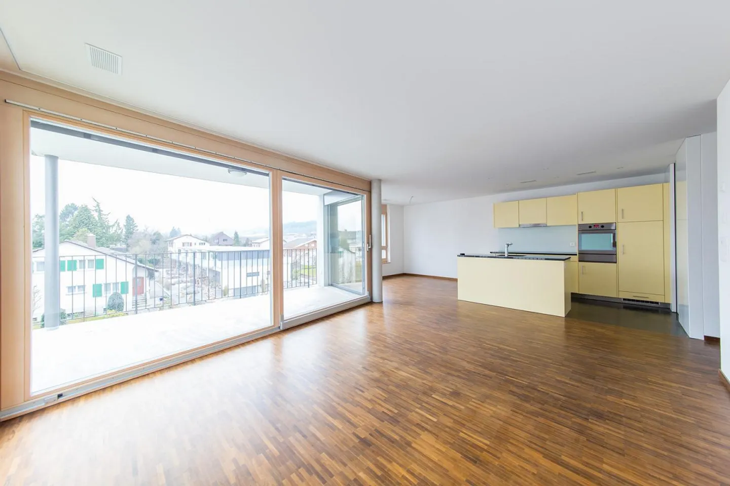 Special 4.5 Room Apartment on the 1st Floor - Photo 2 of 9