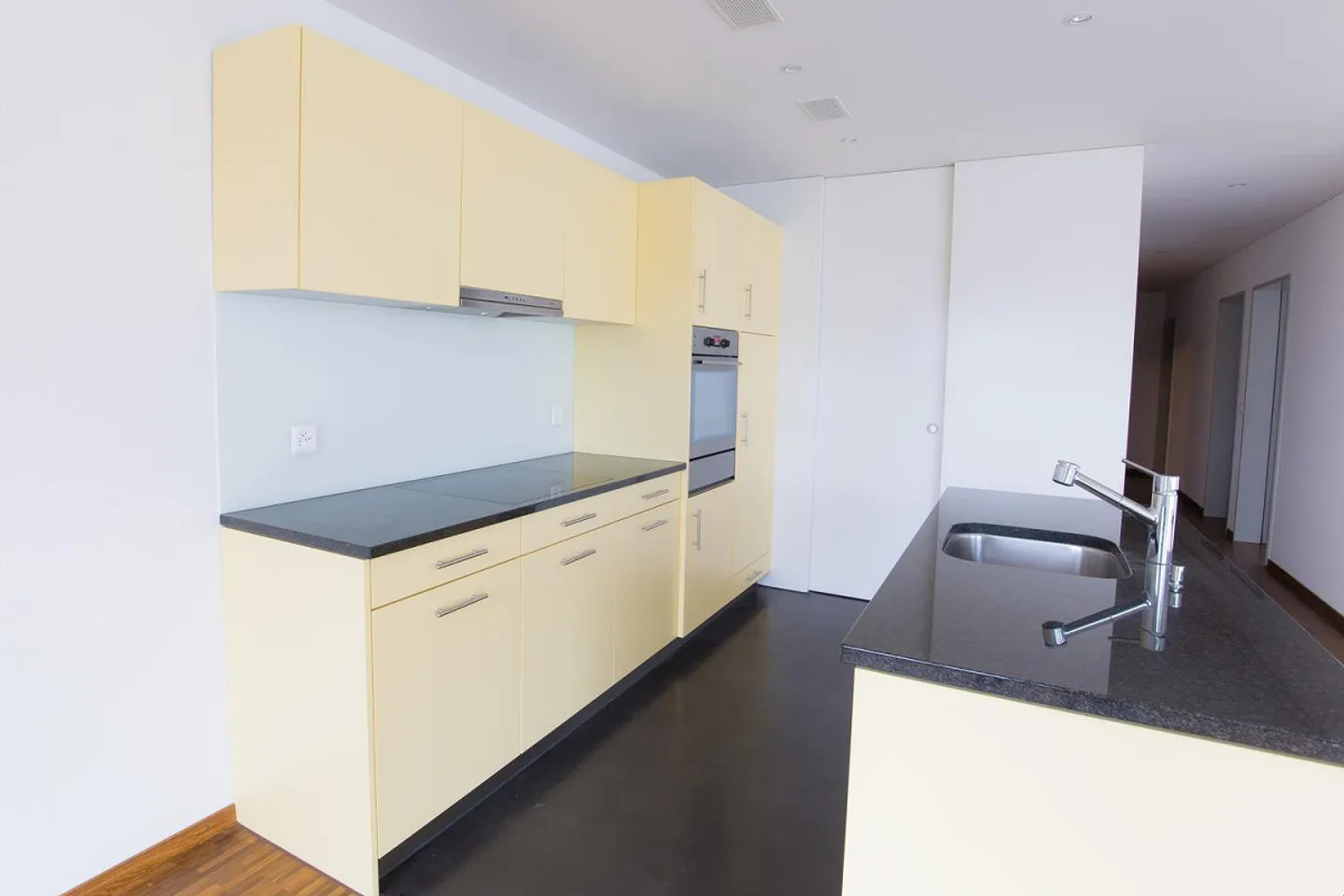 Special 4.5 Room Apartment on the 1st Floor - Photo 3 of 9