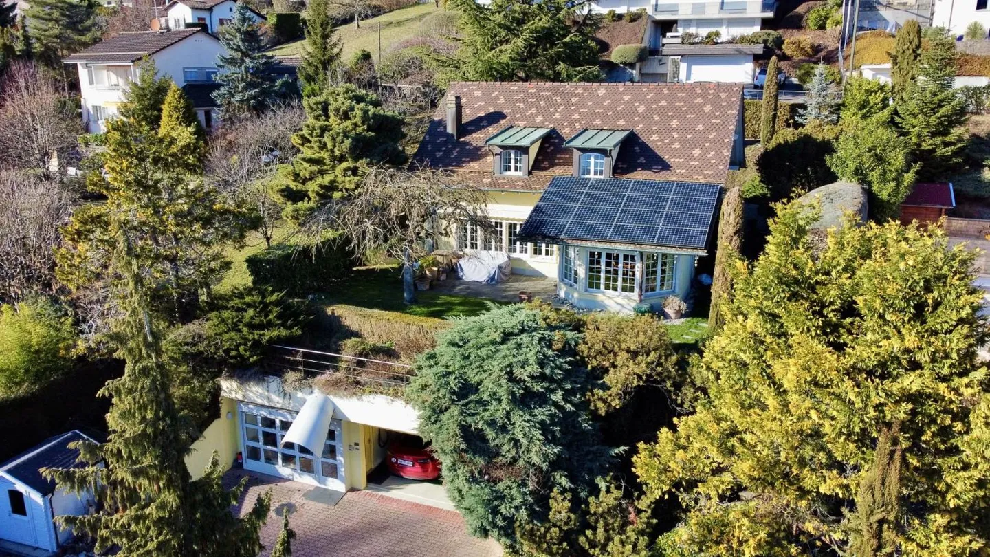 Villa indipendente in posizione tranquilla con giardino e vista lago - Foto 13 di 13