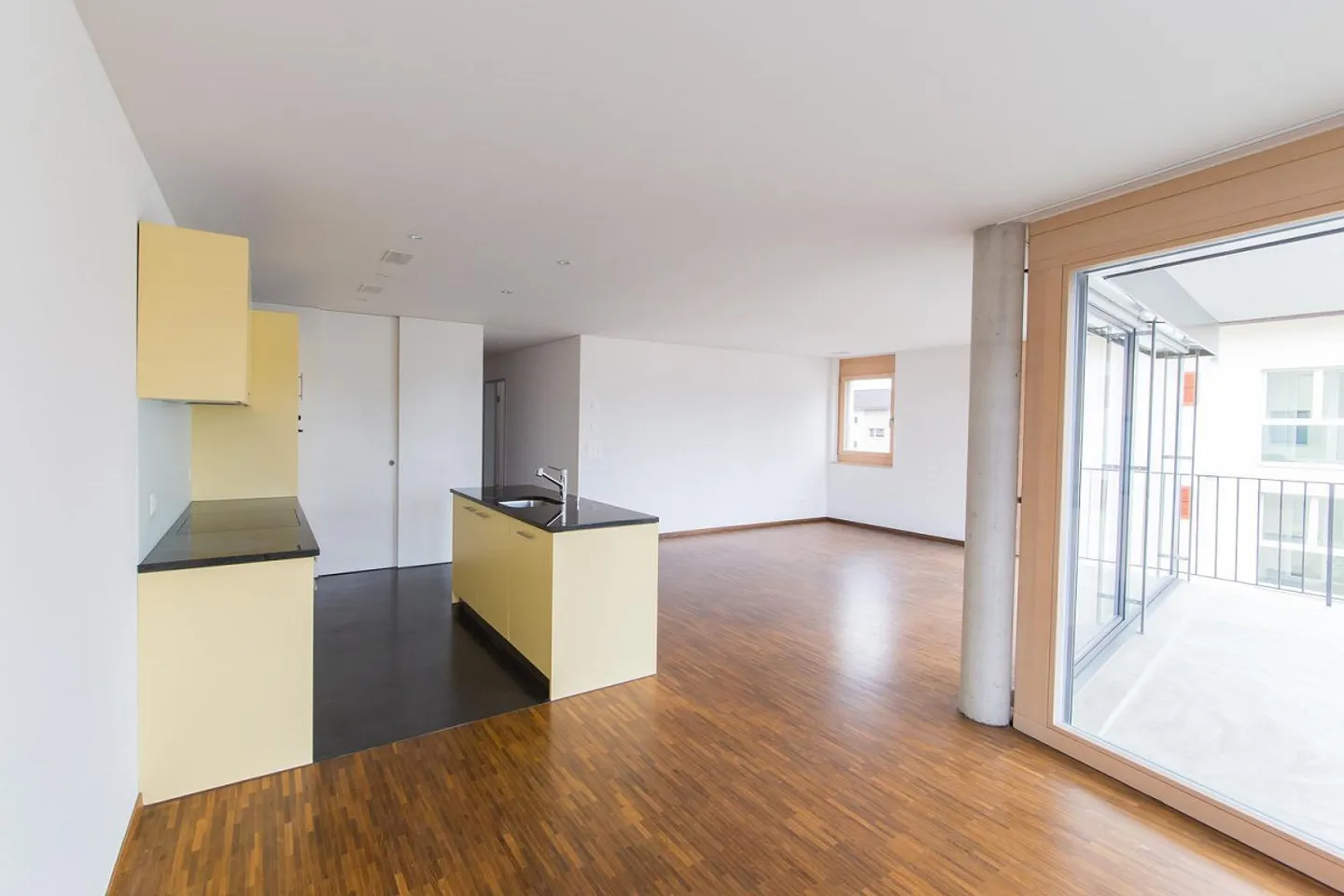 Special 4.5 Room Apartment on the 1st Floor - Photo 4 of 9