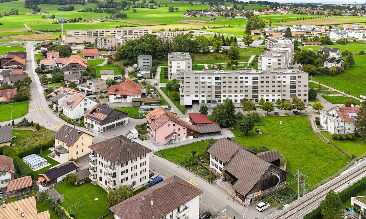 IMMEUBLE DE RENDEMENT RÉNOVÉ, AU CALME, PROCHE DE BULLE EN PLEIN ESSOR - Photo 5 sur 13