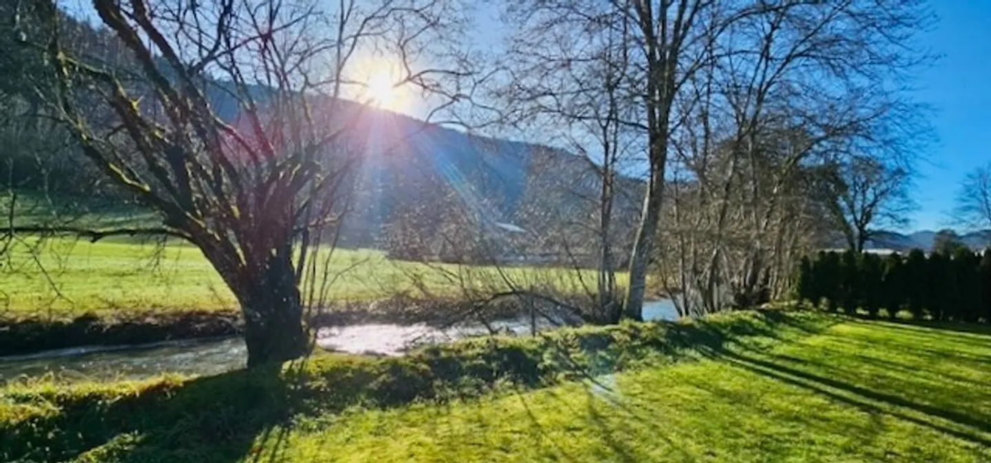 Villa adiacente situata in un piacevole quartiere ricercato di Fleurier - Foto 2 di 13