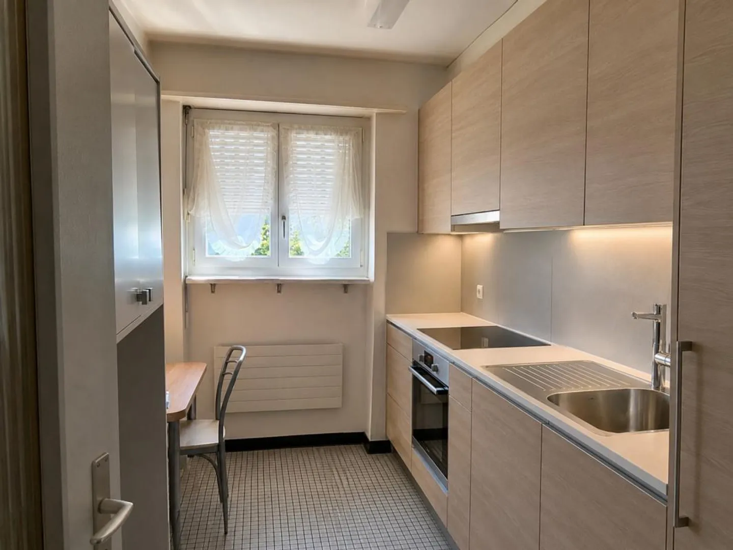 Luminoso appartamento di 3½ locali in posizione tranquilla - Foto 3 di 8