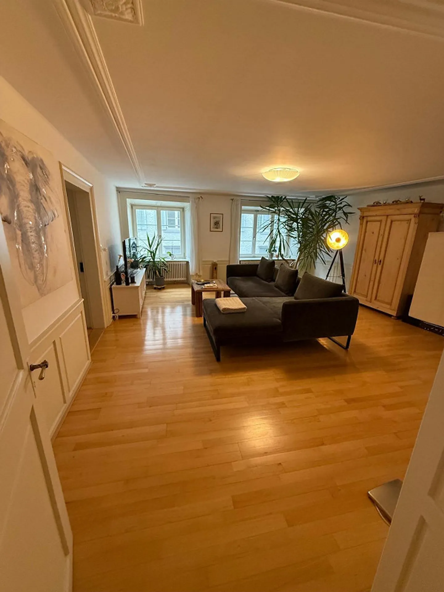 Bellissimo appartamento di 4,5 stanze in un edificio storico nella città vecchia di Chur - Foto 1 di 9