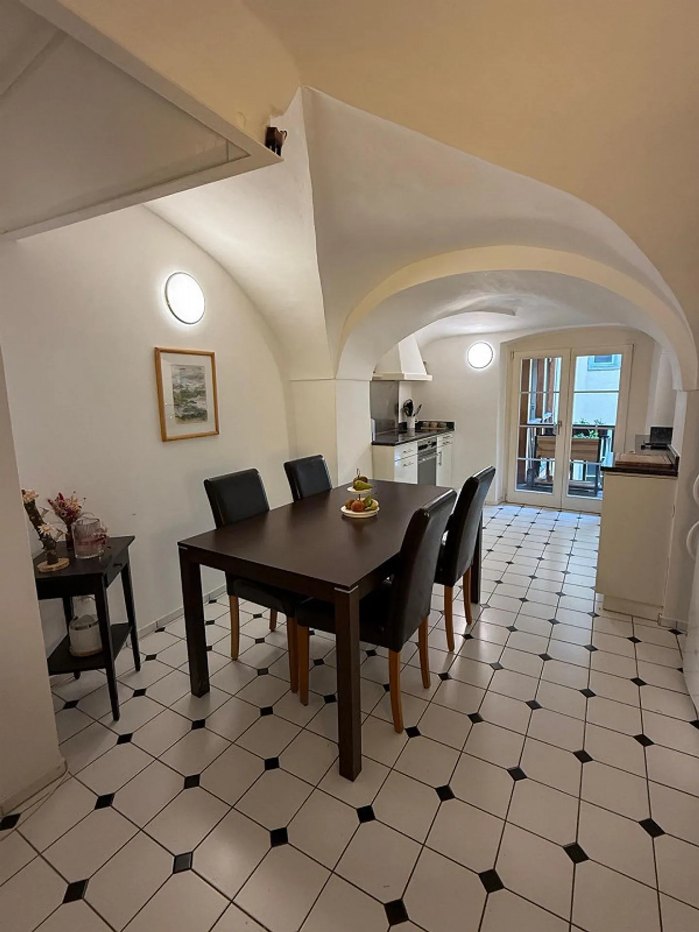 Bellissimo appartamento di 4,5 stanze in un edificio storico nella città vecchia di Chur - Foto 2 di 9