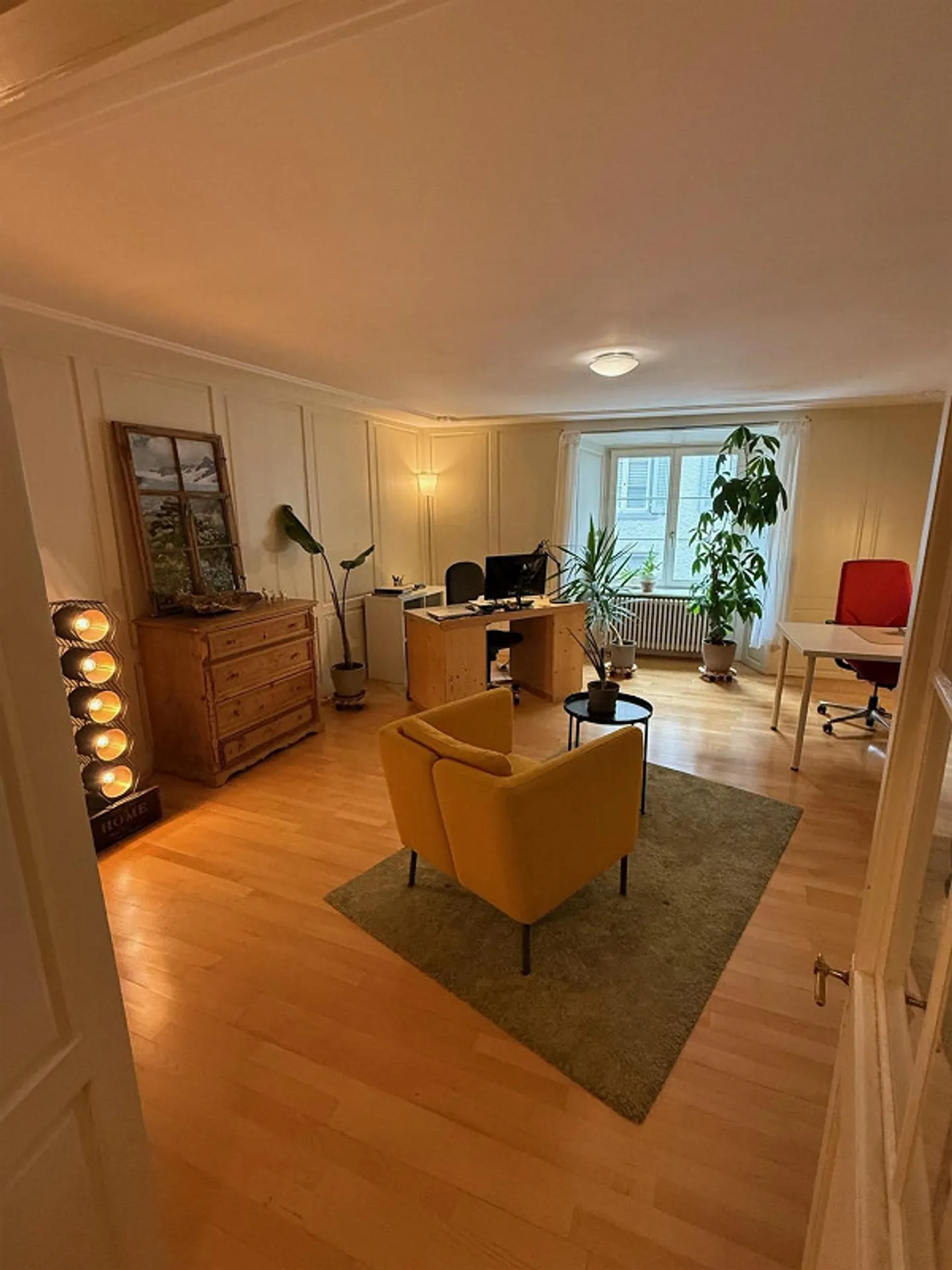 Bellissimo appartamento di 4,5 stanze in un edificio storico nella città vecchia di Chur - Foto 3 di 9