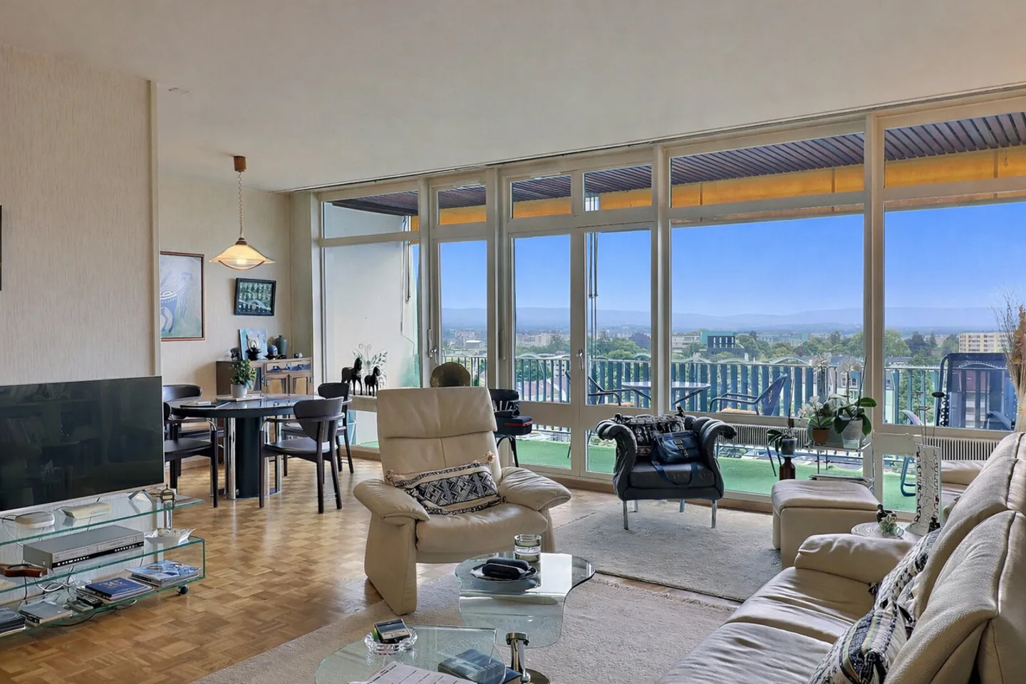 Superb apartment on a high floor with a pool in occupied life annuity without rent - Photo 8 of 15