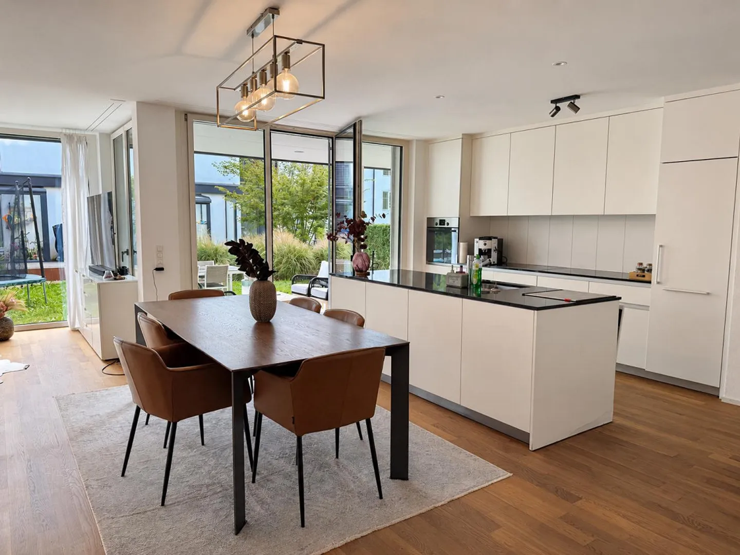 Moderno appartamento giardino di 4,5 stanze al piano terra a Reinach AG - Foto 1 di 16