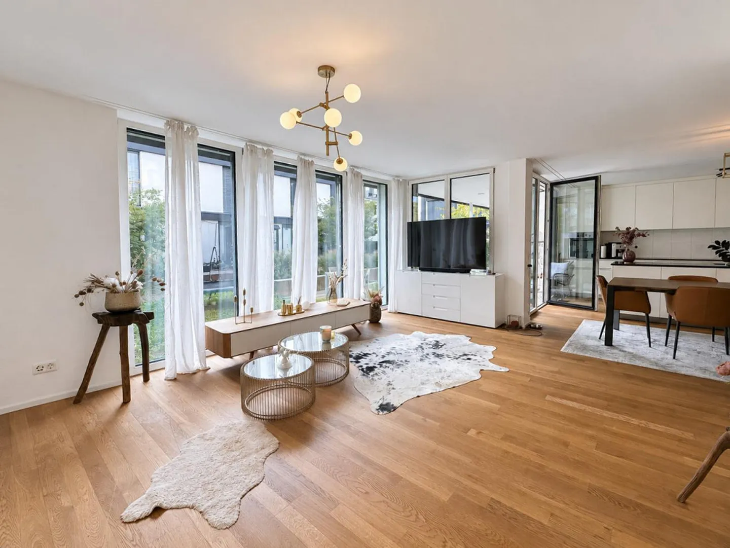 Moderno appartamento giardino di 4,5 stanze al piano terra a Reinach AG - Foto 2 di 16
