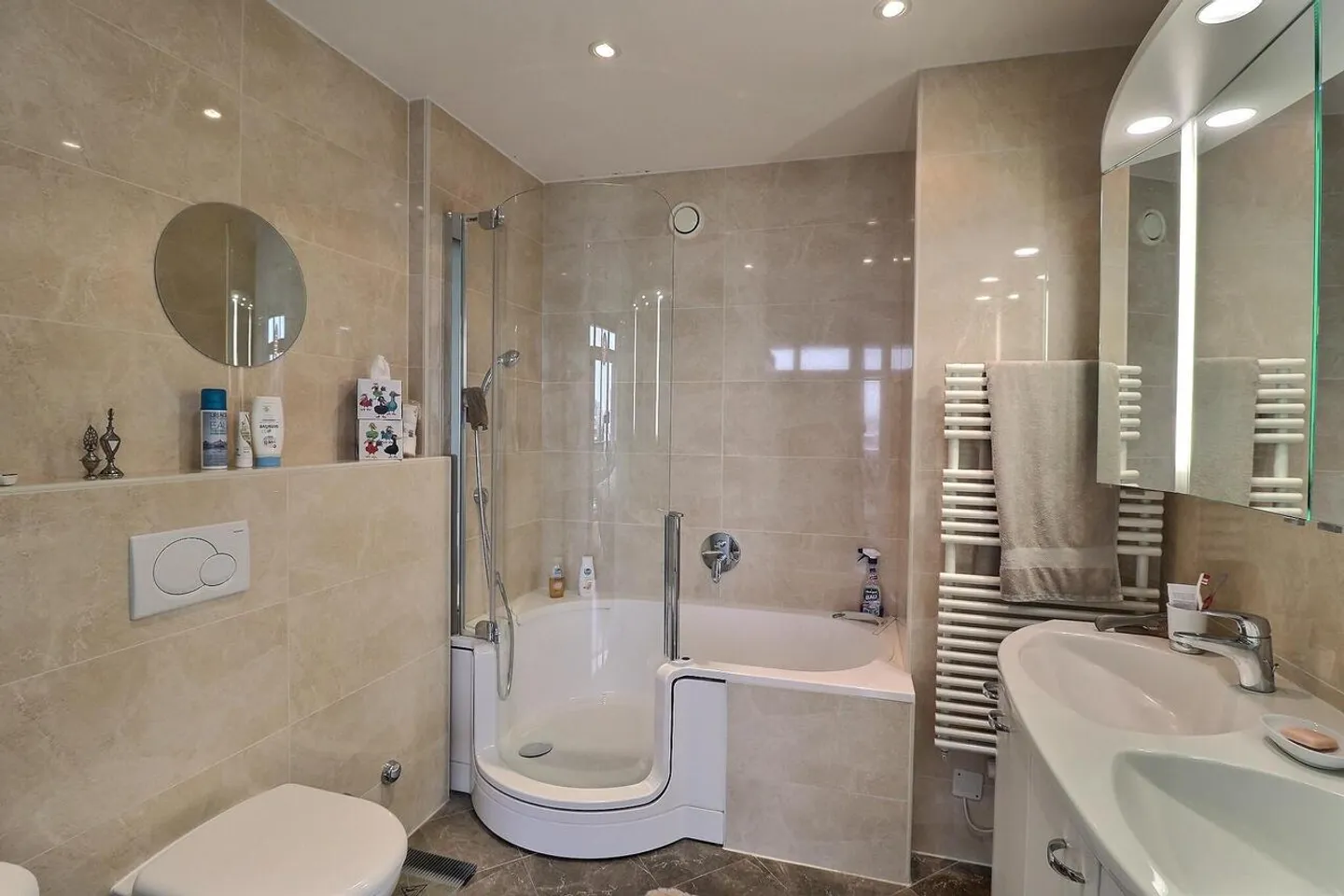 Superb apartment on a high floor with a pool in occupied life annuity without rent - Photo 12 of 15