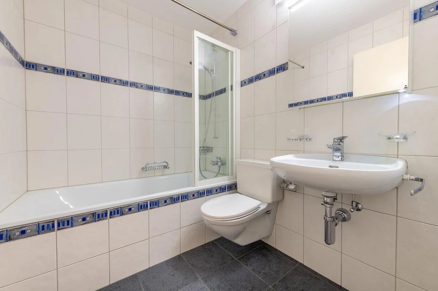 Attractive Ground Floor Apartment with Fireplace and Plenty of Storage Space - Photo 10 of 13