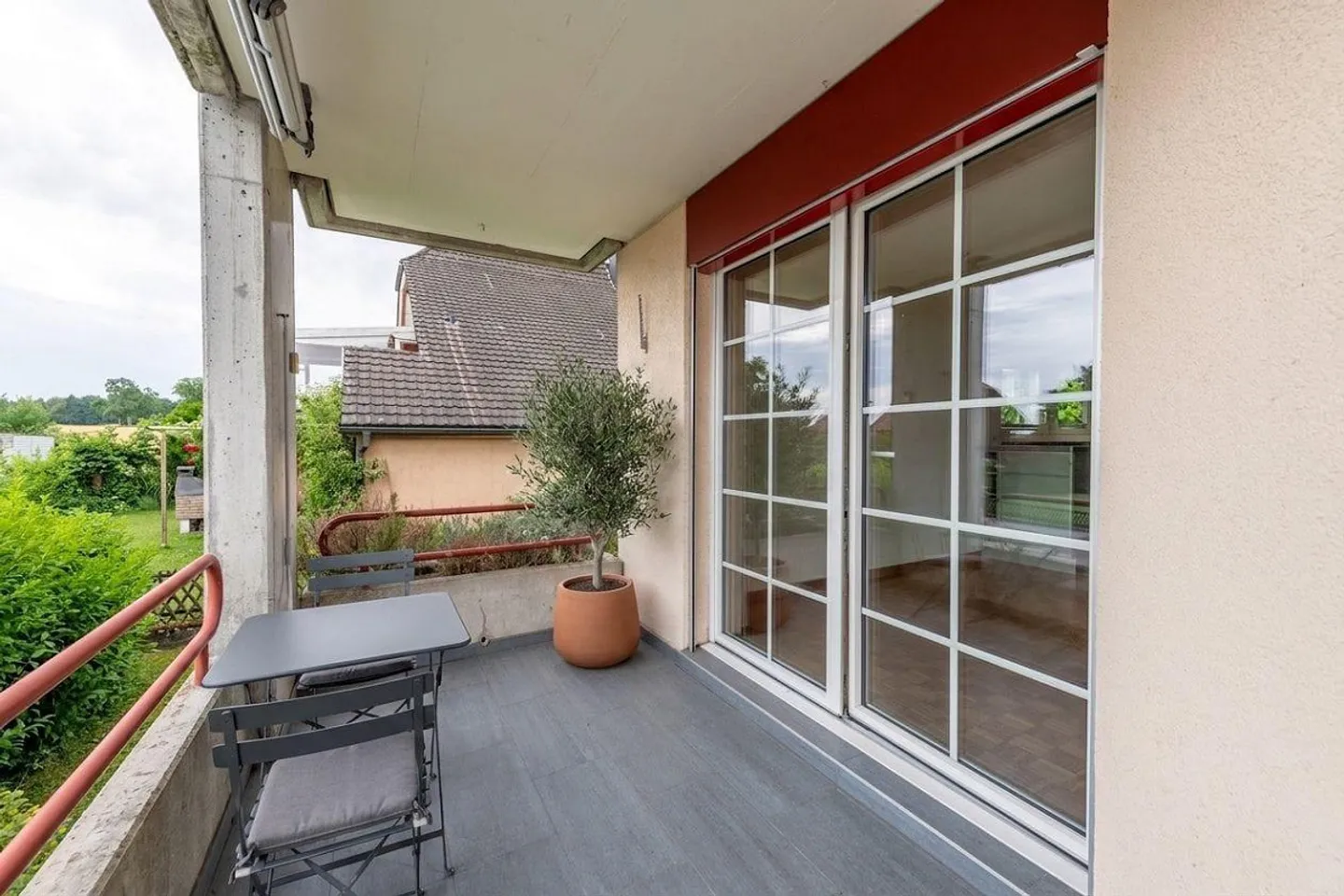 Attractive Ground Floor Apartment with Fireplace and Plenty of Storage Space - Photo 13 of 13
