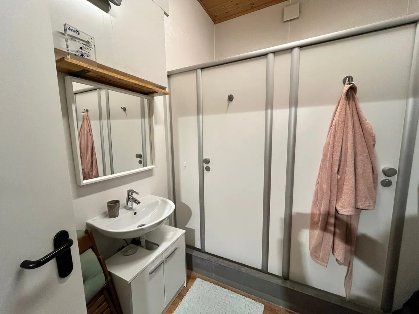 Atelier à louer - Photo 7 sur 8