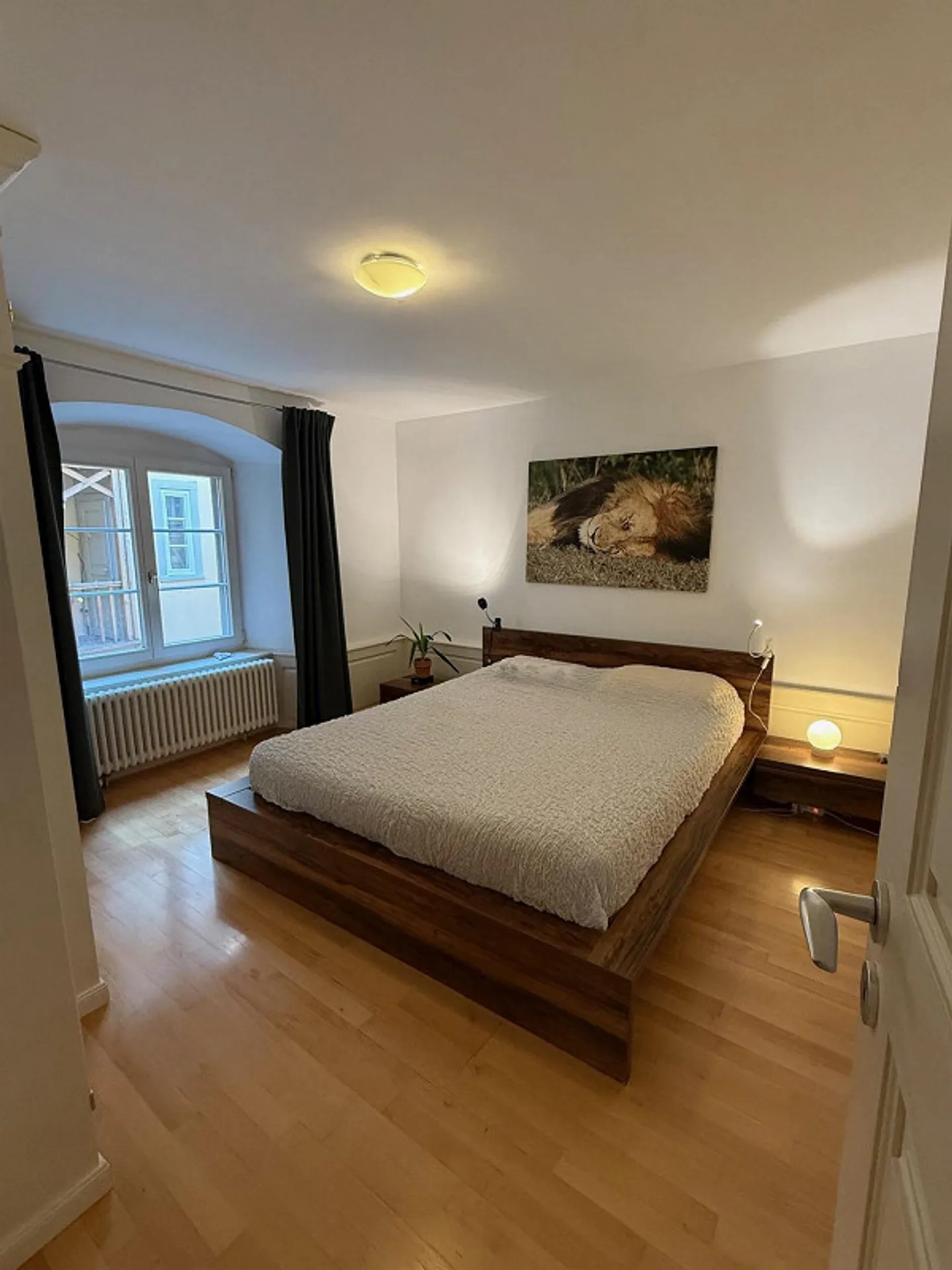 Bellissimo appartamento di 4,5 stanze in un edificio storico nella città vecchia di Chur - Foto 4 di 9