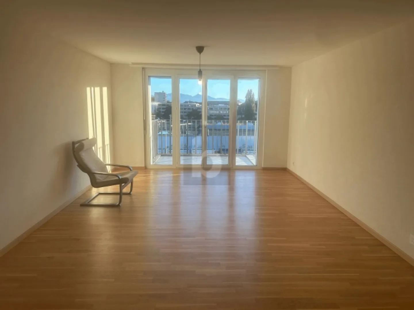 LEBEN SIE DEN KOMFORT EINER NEUEN UND ZENTRALEN IMMOBILIE - Foto 1 von 6